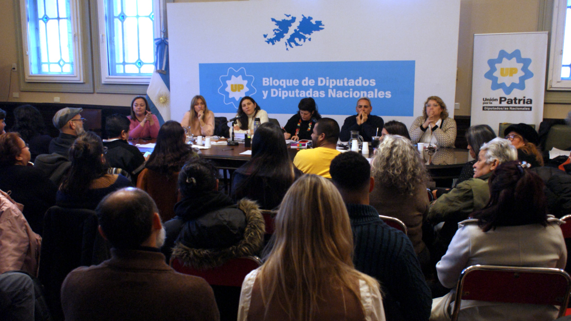 Reunión entre organizaciones migrantes y diputados en el Congreso