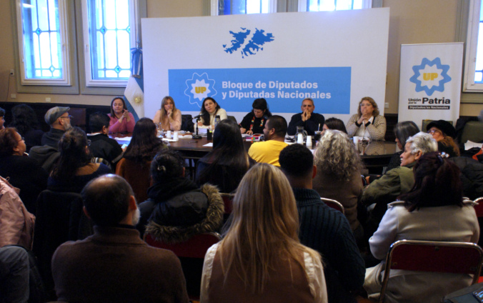 Reunión entre organizaciones migrantes y diputados en el Congreso