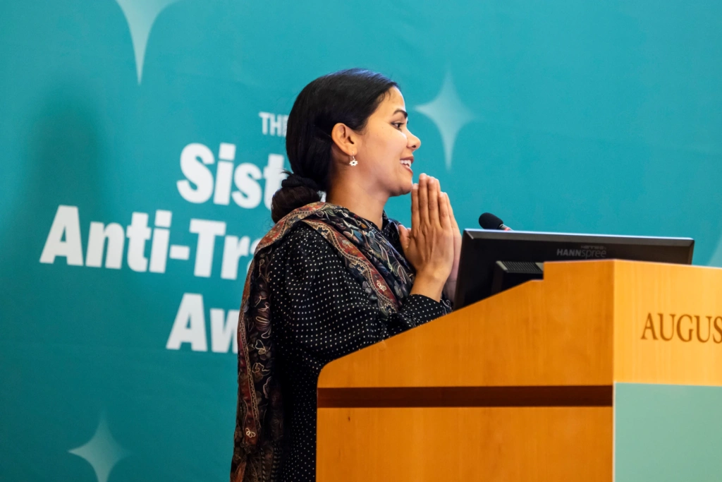 Nasreen Sheikh hablando en el Vaticano