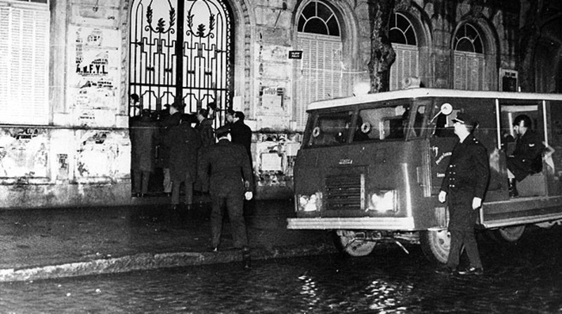Camión operativo en la Noche de Los Bastones Largos
