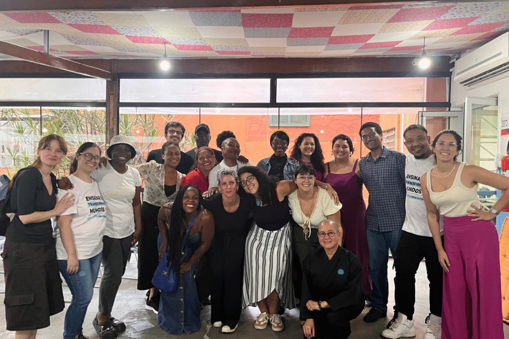Mileyvi trabaja como profesora de español en dos instituciones que ayudan a refugiados y migrantes vulnerables: Instituto Adus y Abraço Cultural.
