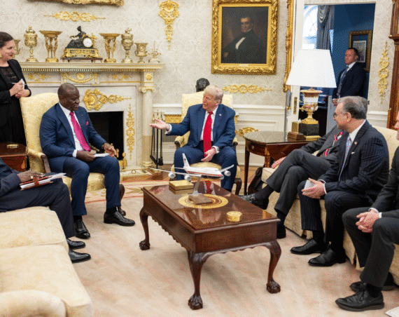 El presidente de los Estados Unidos Donald Trump junto a autoridades de países africanos.