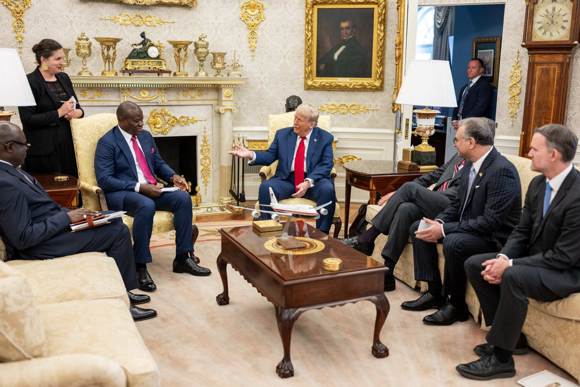 El presidente de los Estados Unidos Donald Trump junto a autoridades de países africanos.