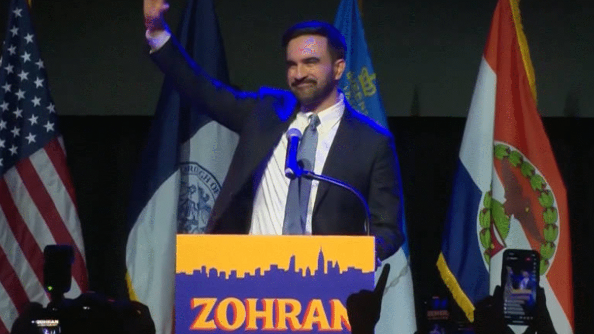 Zohran Mamdani durante su discurso tras la victoria como alcalde de NY en noviembre de 2025,