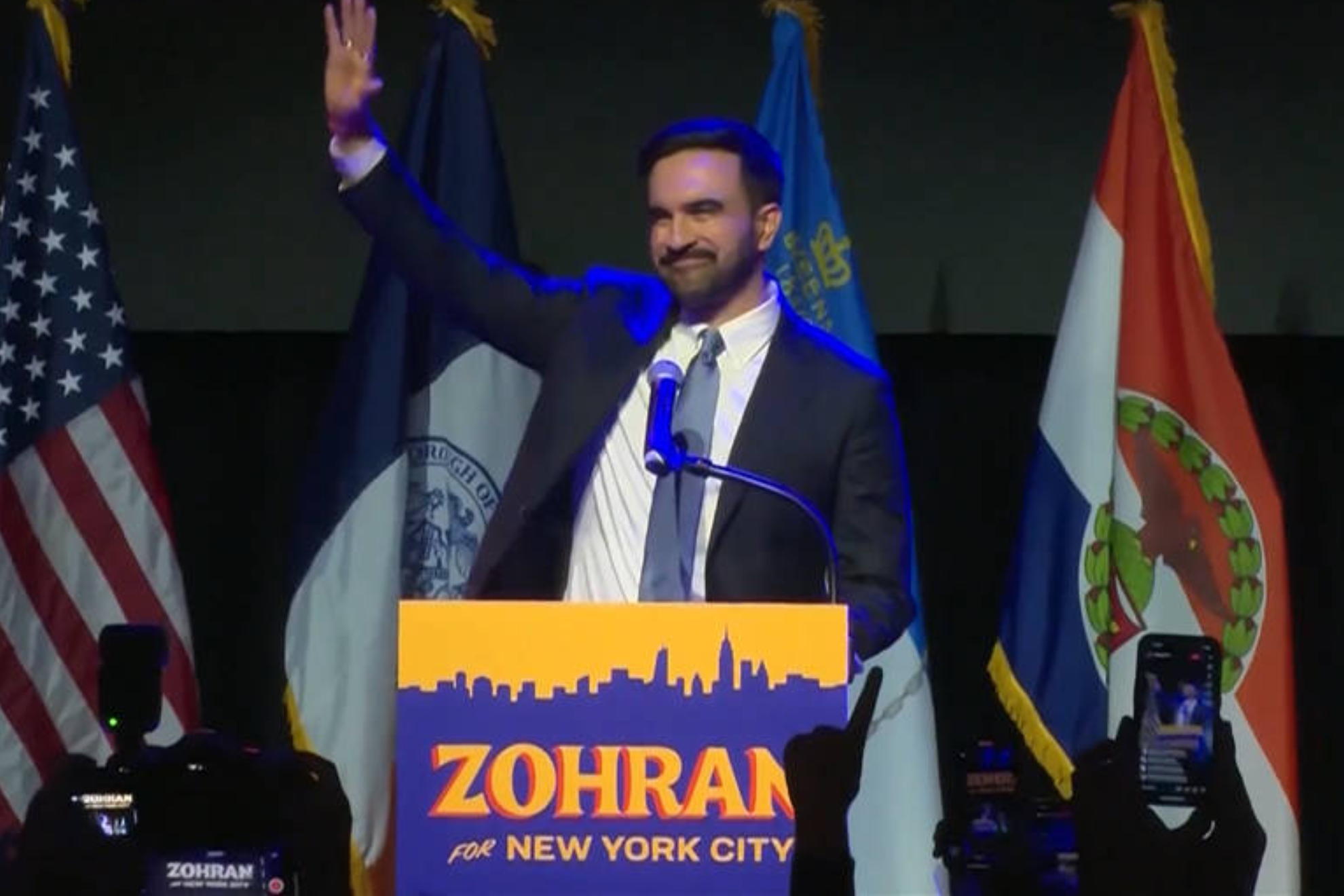 Zohran Mamdani durante su discurso tras la victoria como alcalde de NY en noviembre de 2025,