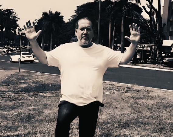 Douglas Diegues (1965), poeta brasileño-paraguayo. Referente ineludible del "portuñol salvaje".