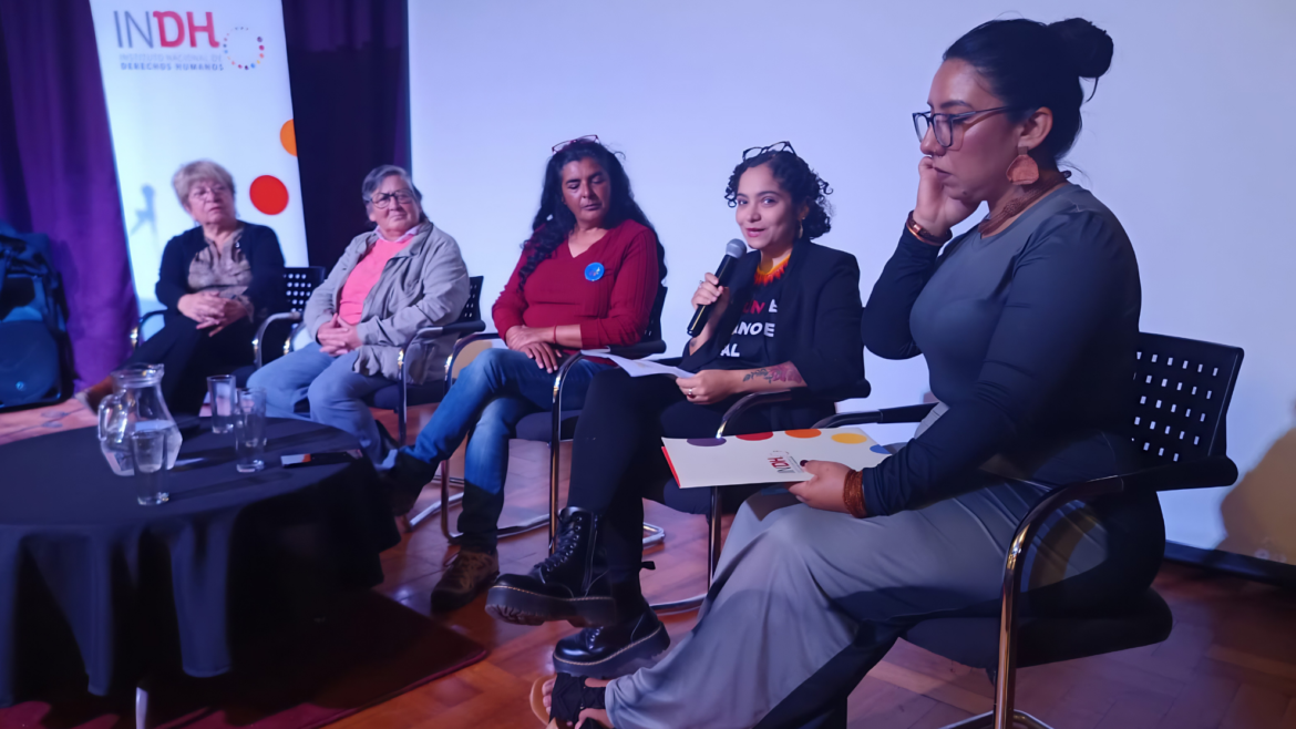 Vanessa Gonzáles Peña en una charla sobre Derechos Humanos