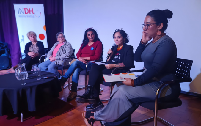 Vanessa Gonzáles Peña en una charla sobre Derechos Humanos
