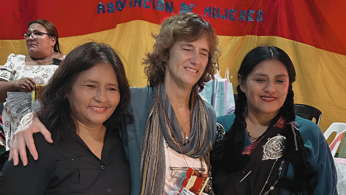 Gabriela Novaro, antropóloga e investigadora del CONICET, durante una celebración de la Asociación de Mujeres Bolivianas de Escobar.