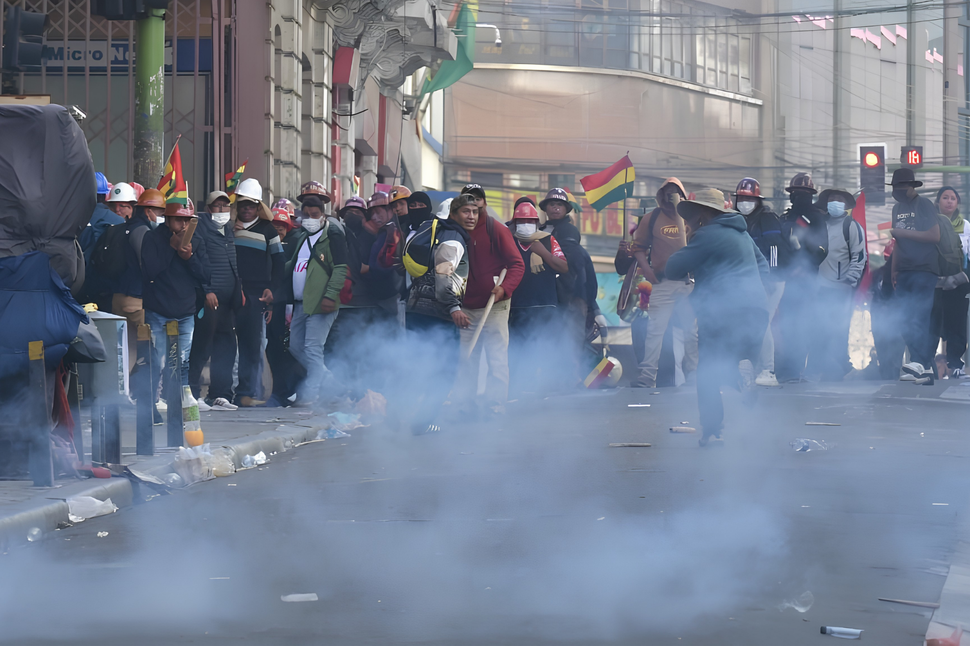 Imagen de trabajadores mineros, campesinos e indígenas protestando en La Paz, Bolivia. Mayo de 2026.