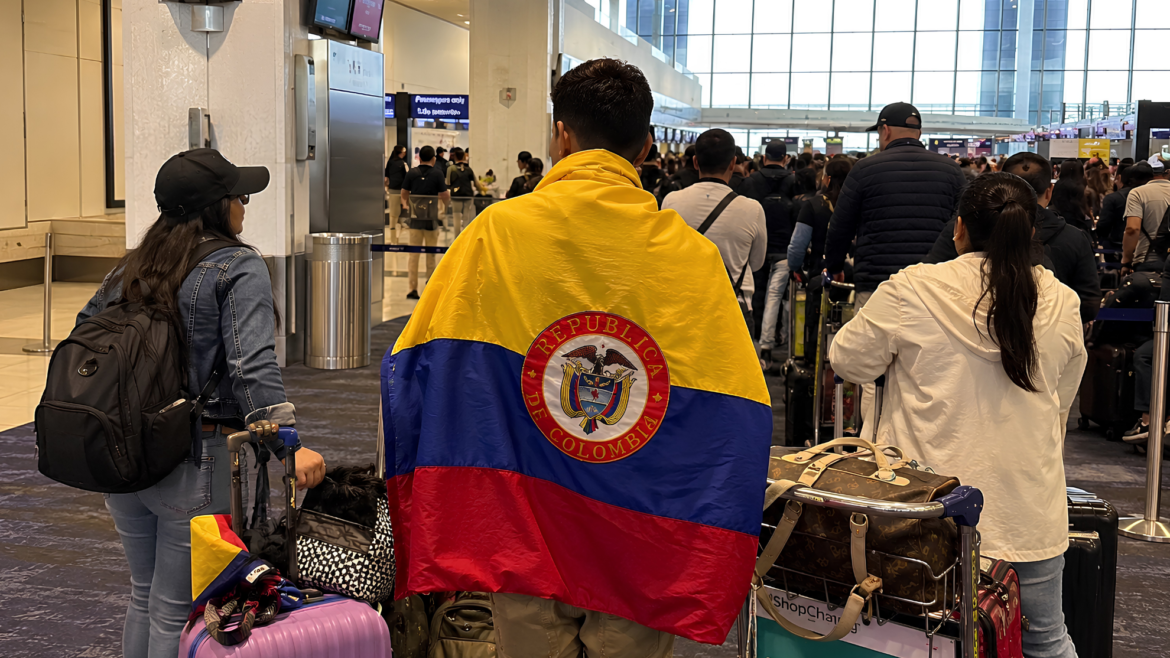 Personas colombianas emprendiendo un viaje de migración