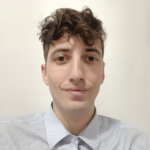 Fernando Martini es Licenciado en Comunicación Social por la Universidad Nacional de Quilmes (UNQ), escribió sobre deportes y salud en el Diario El Sol de Quilmes, actualmente escribe crónicas de brutalidad policial y violencia institucional.