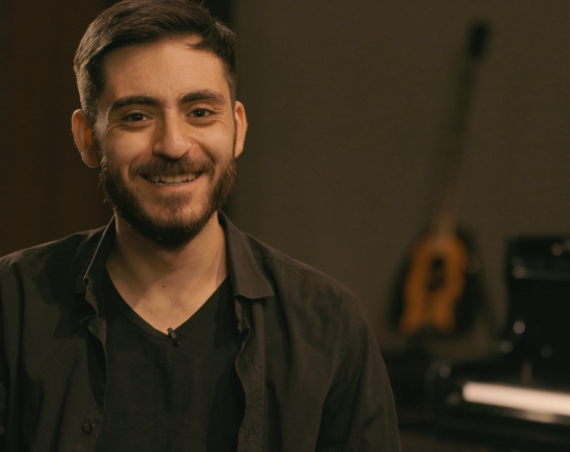 Maher Bajjour es un músico y docente de origen sirio radicado en San Luis, Argentina.