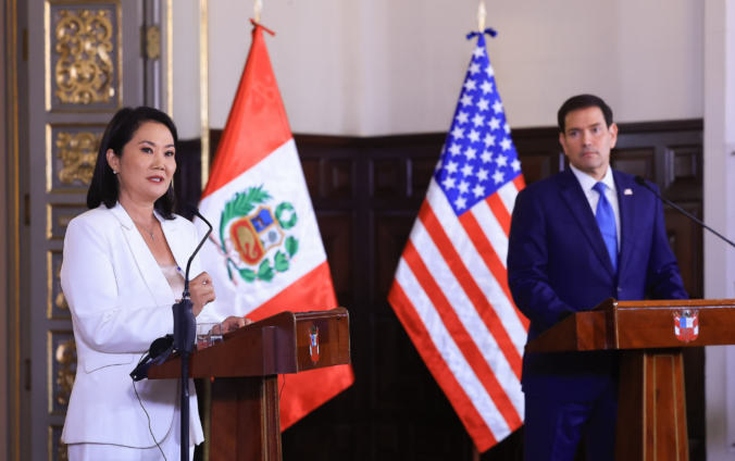 La presidenta de Perú, Keiko Fujimori junto a Marco Rubio, secretario de Estado de los EE. UU.