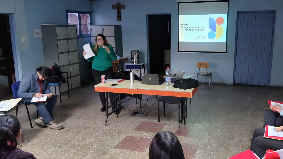 Paula Buratovich es una socióloga e investigadora argentina. Su campo de estudios se centra en el cruce de educación y migración.