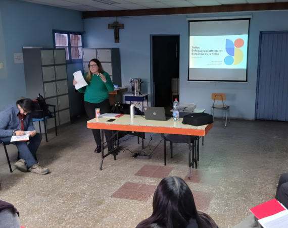 Paula Buratovich es una socióloga e investigadora argentina. Su campo de estudios se centra en el cruce de educación y migración.