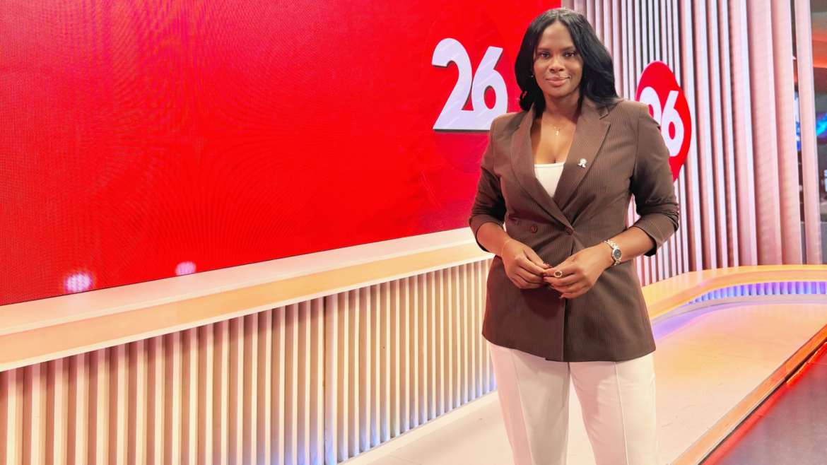 Zuleika Sánchez en el noticiero del canal 26