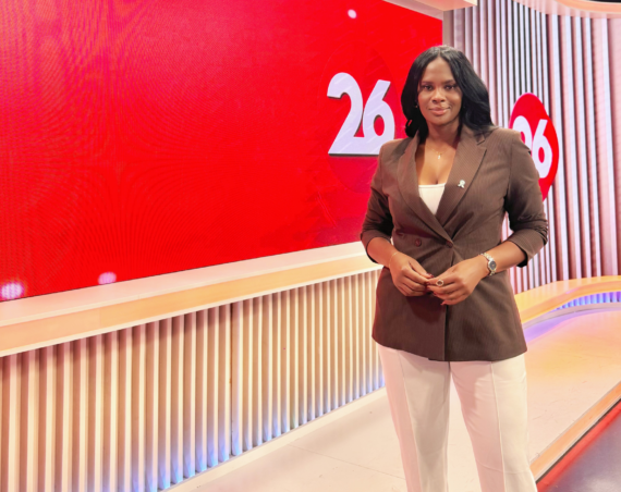 Zuleika Sánchez en el noticiero del canal 26
